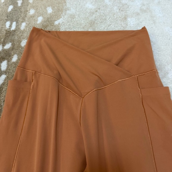 Aerie Real Me Xtra 7/8th legging burnt orange front crossover women’s medium - Picture 3 of 4